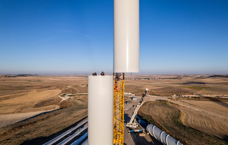 Errichtung des Windparks Andella in der spanischen Region Castilla y León